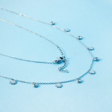 Naszyjnik z mini zawieszkami ze stali chirurgicznej słoneczka i cyrkonie w okuciu w kolorze srebrnym 40cm