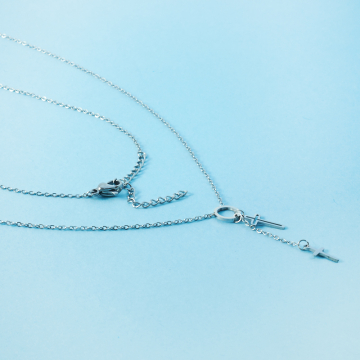 Naszyjnik z mini zawieszkami ze stali chirurgicznej kółko i krzyżyk w kolorze srebrnym 40cm