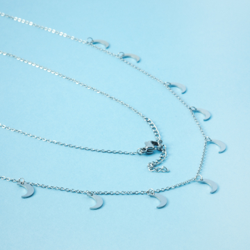 Naszyjnik z mini zawieszkami ze stali chirurgicznej księżyce w kolorze srebrnym 41cm