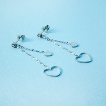 Kolczyki ze stali chirurgicznej serce wycięte w kolorze srebrnym 4,5cm