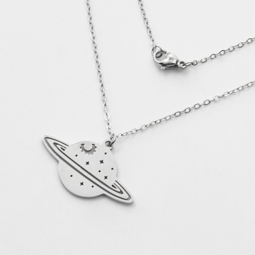 Naszyjnik ze stali chirurgicznej 45cm saturn w kolorze srebrnym 45cm