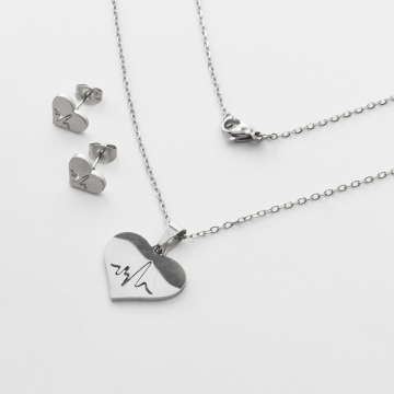 Komplet biżuterii ze stali chirurgicznej z kolczykami serce z linią życia w kolorze srebrnym 45cm