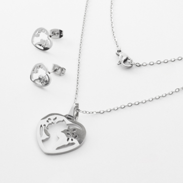 Komplet biżuterii ze stali chirurgicznej z kolczykami kula ziemska w serduszku w kolorze srebrnym 45cm