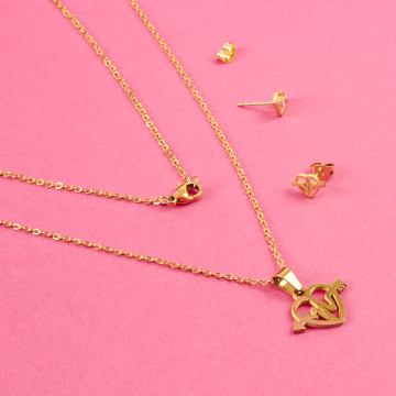 Komplet biżuterii ze stali chirurgicznej serce ze strzałą w kolorze złotym 45cm