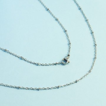 Łańcuszek ze stali chirurgicznej z oponkami w kolorze srebrnym 71cm