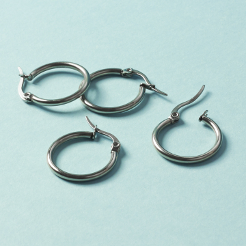 Kolczyki koła ze stali chirurgicznej w kolorze srebrnym 19mm