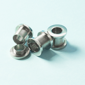 Tuleja rozkręcana ze stali chirurgicznej do drobnych koralików w kolorze srebrnym 13x11mm