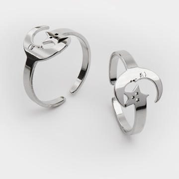 Pierścionek regulowany ze stali chirurgicznej księżyc z gwiazdką w kolorze srebrnym 20mm