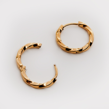 Kolczyki koła skręcane ze stali chirurgicznej w kolorze złotym 17mm