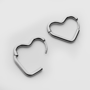 Kolczyki kajdanki ze stali chirurgicznej serca okrągłe w kolorze srebrnym 10x17,5mm