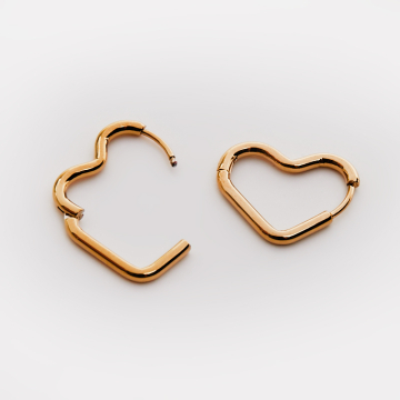Kolczyki kajdanki ze stali chirurgicznej serca okrągłe 1w kolorze złotym 0x17,5mm
