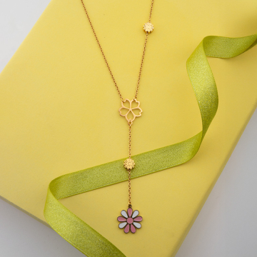 Naszyjnik z kwiatkami w kolorze złotym