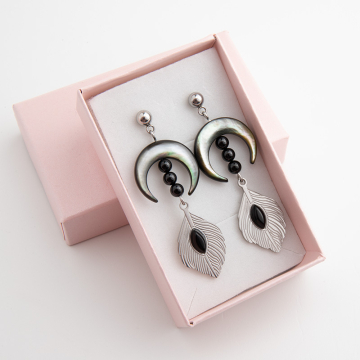 Wiszące kolczyki z rogiem obfitości