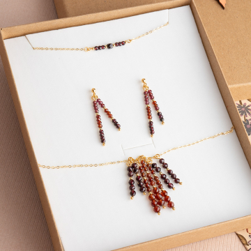 Zestaw biżuterii z granatem