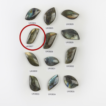 Labradoryt kaboszon nieregularny 39,5mm