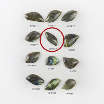 Labradoryt kaboszon nieregularny 36,5mm Labradoryt kaboszon nieregularny 36,5mm