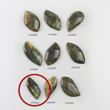 Labradoryt kaboszon nieregularny 42mm