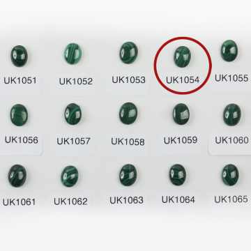 Malachit naturalny kaboszon owal 9,9mm