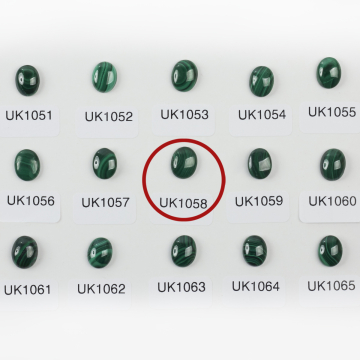 Malachit naturalny kaboszon owal 10,2mm