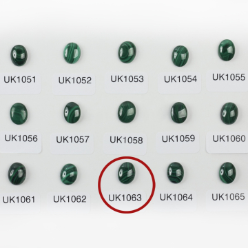 Malachit naturalny kaboszon owal 10,2mm