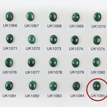 Malachit naturalny kaboszon owal 10,2mm