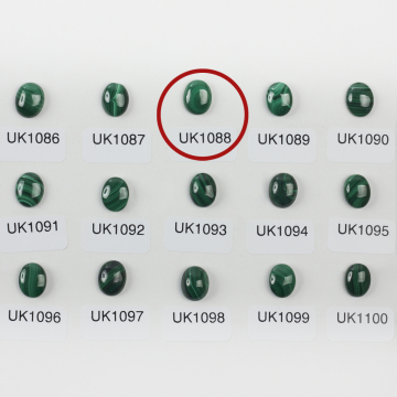 Malachit naturalny kaboszon owal 10,2mm