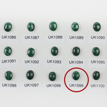 Malachit naturalny kaboszon owal 9,9mm