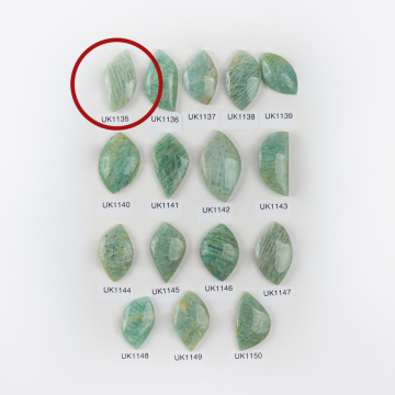 Amazonit kaboszon nieregularny jasny 36mm