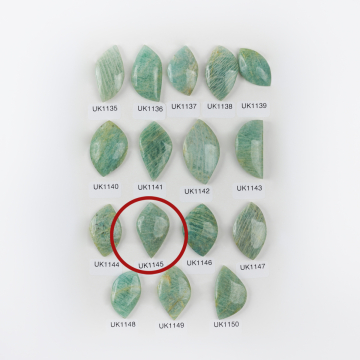 Amazonit kaboszon nieregularny jasny 34,5mm