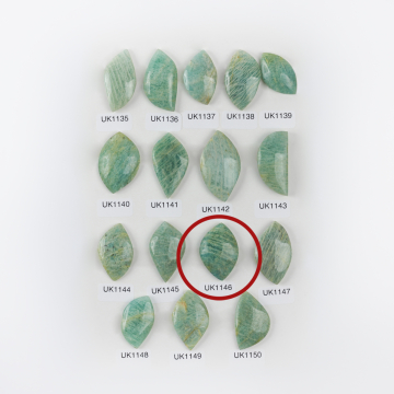 Amazonit kaboszon nieregularny jasny 32mm