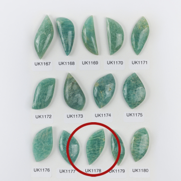 Amazonit kaboszon nieregularny 37mm