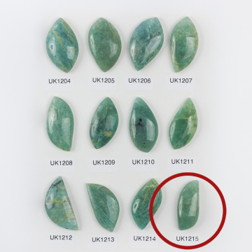 Amazonit kaboszon nieregularny 35,5mm