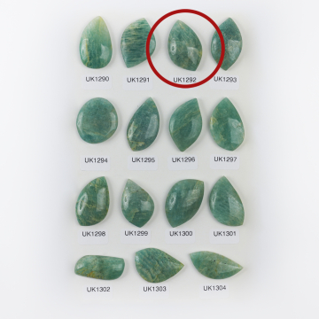 Amazonit kaboszon nieregularny 36mm