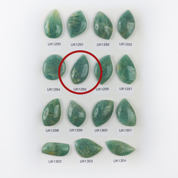 Amazonit kaboszon nieregularny 37,5mm