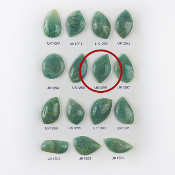 Amazonit kaboszon nieregularny 36,5mm