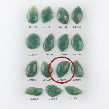 Amazonit kaboszon nieregularny 36,5mm