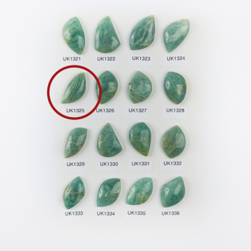 Amazonit kaboszon nieregularny 32,5mm