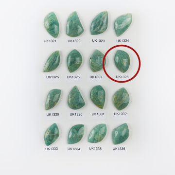 Amazonit kaboszon nieregularny 28,5mm