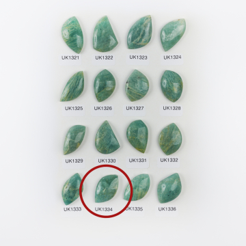 Amazonit kaboszon nieregularny 30,5mm
