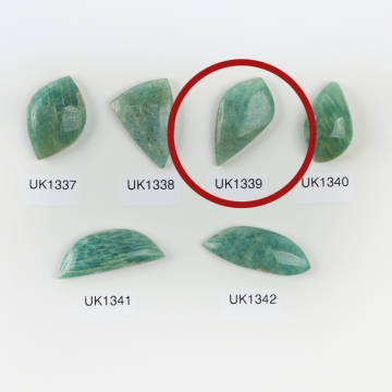 Amazonit kaboszon nieregularny 31,5mm