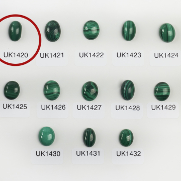 Malachit naturalny kaboszon owal 13mm