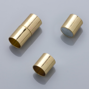 Zapięcie magnetyczne rurki w kolorze złotym 20x8mm