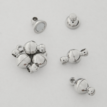 Zapięcie magnetyczne kulka z mosiądzu w kolorze srebrnym 11,5mm
