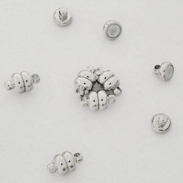 Zapięcie magnetyczne płaskie z mosiądzu w kolorze srebrnym 12x7mm