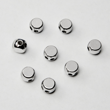 Zapięcie silikonowe do cienkich sznureczków i nitek z mosiądzu w kolorze srebrnym 6x4mm