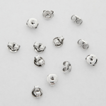 Baranki z mosiądzu do kolczyków w kolorze srebrnym 4,5mm