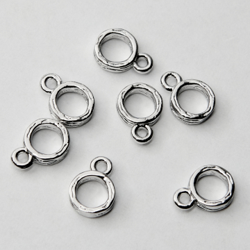 Krawatka kółko szczotkowane do rzemieni z mosiądzu w kolorze srebrnym 7mm