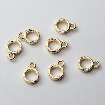 Krawatka kółko szczotkowane do rzemieni z mosiądzu w kolorze złotym 7mm