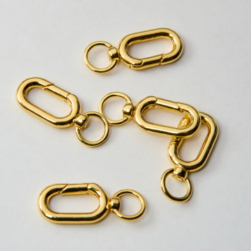 Zapięcie ozdobne owal z kółeczkiem z mosiądzu w kolorze złotym 24x9,5mm