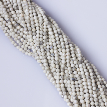Howlit biały kulka fasetowana platerowana 4mm - na sznurze